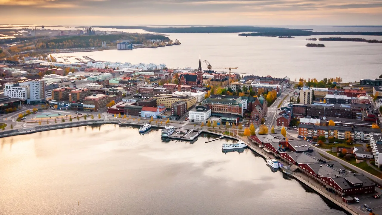 Flygbild över Luleå stad och hamn